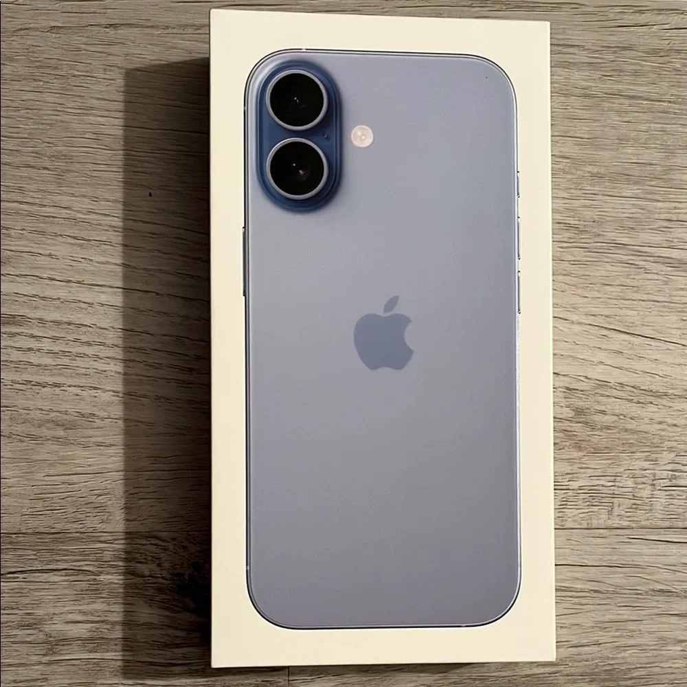 Apple iPhone 17 in Mist Blue